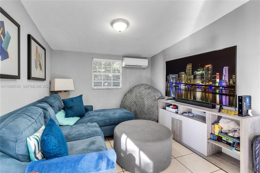 На продажу: $949,900 (2 спален, 1 ванн, 621 Квадратных фут)