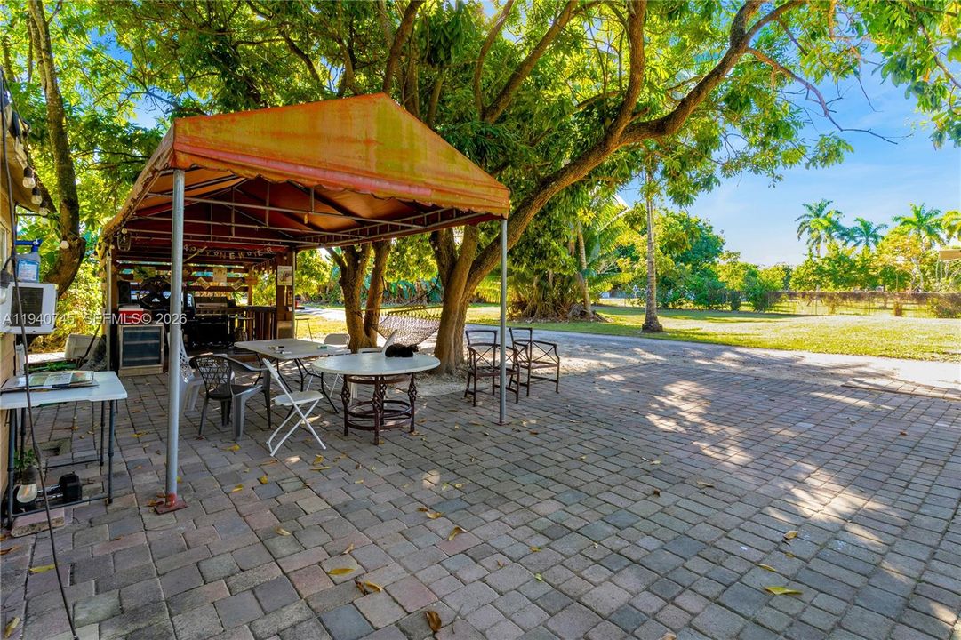 На продажу: $949,900 (2 спален, 1 ванн, 621 Квадратных фут)