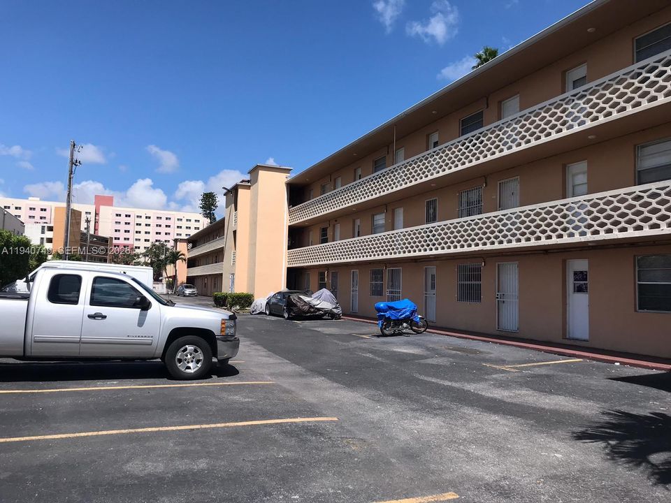 В аренду: $1,800 (1 спален, 1 ванн, 640 Квадратных фут)