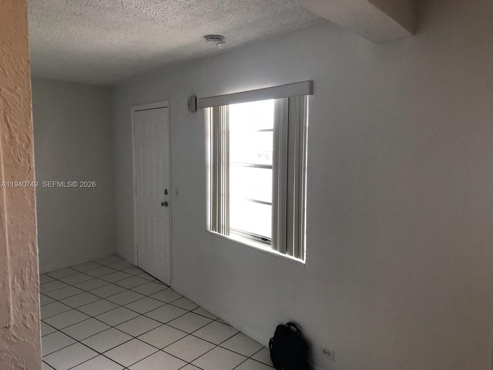 В аренду: $1,800 (1 спален, 1 ванн, 640 Квадратных фут)