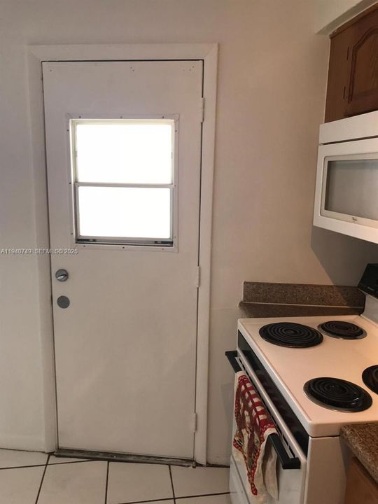 В аренду: $1,800 (1 спален, 1 ванн, 640 Квадратных фут)