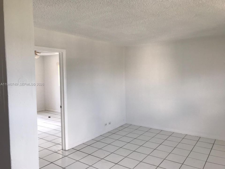 В аренду: $1,800 (1 спален, 1 ванн, 640 Квадратных фут)