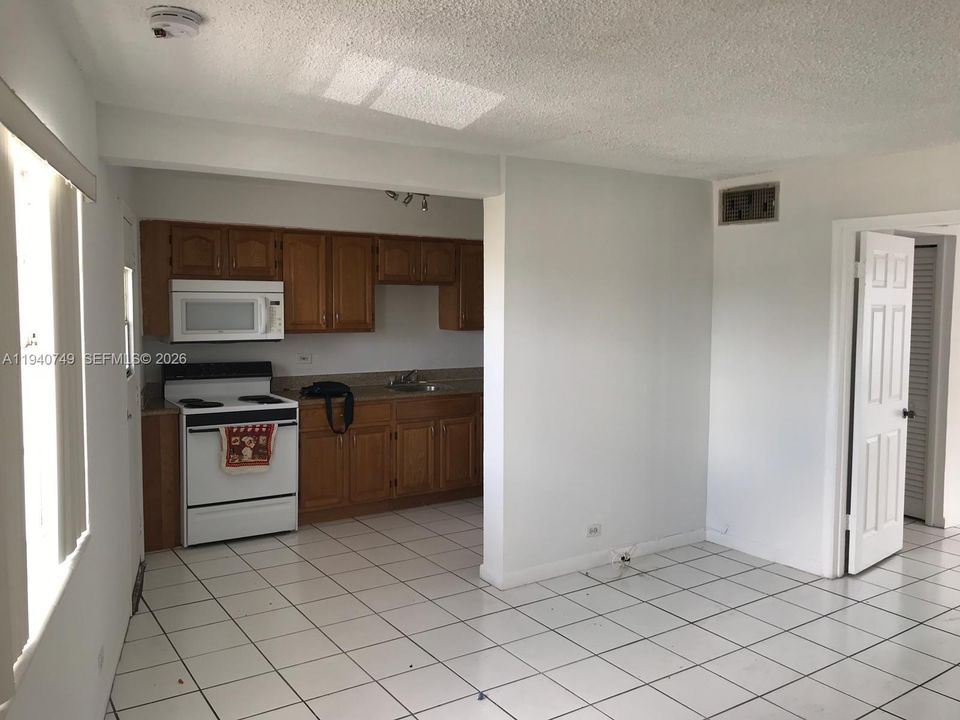 В аренду: $1,800 (1 спален, 1 ванн, 640 Квадратных фут)