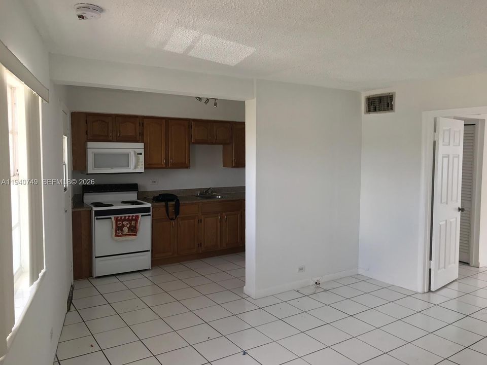 В аренду: $1,800 (1 спален, 1 ванн, 640 Квадратных фут)