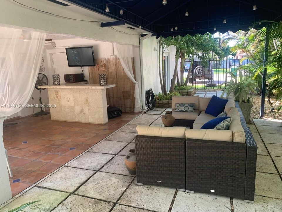 For Rent: $4,950 (4 beds, 3 baths, 1779 Square Feet)