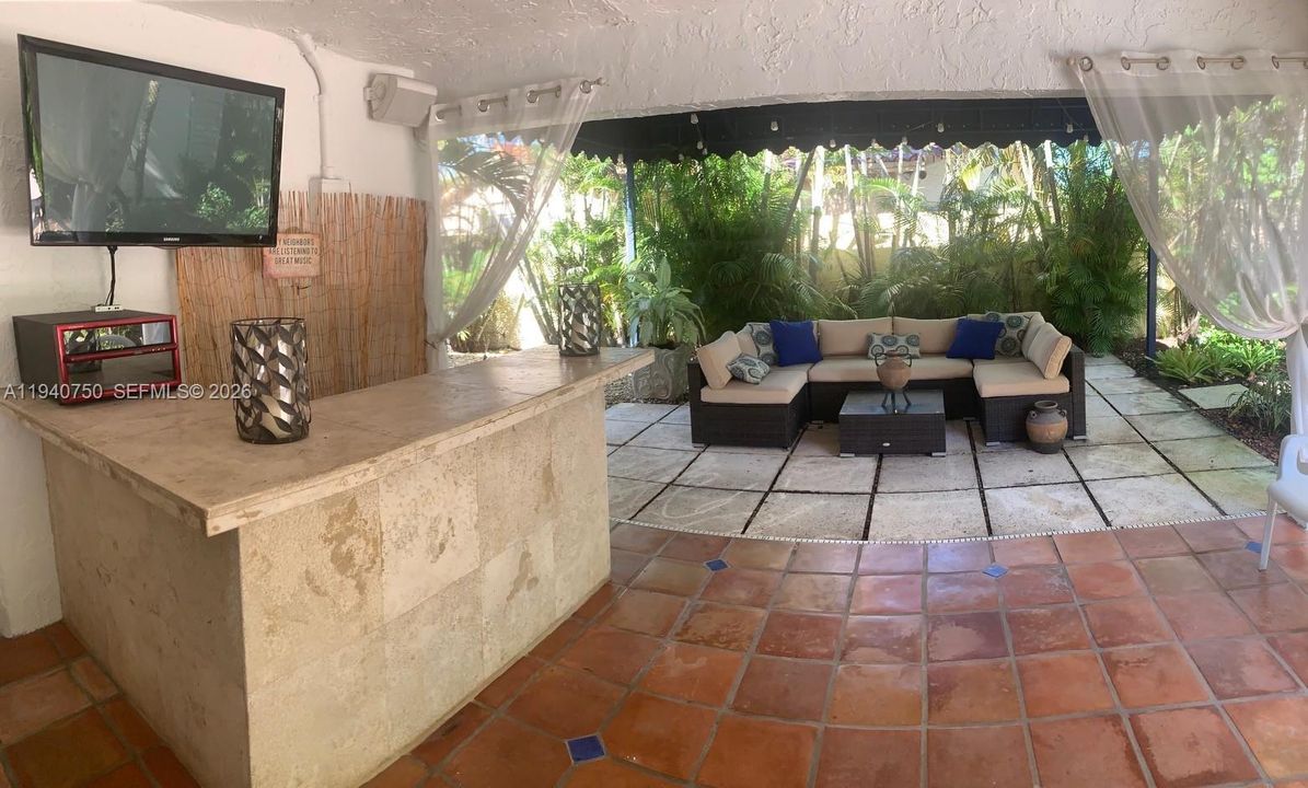 For Rent: $4,950 (4 beds, 3 baths, 1779 Square Feet)