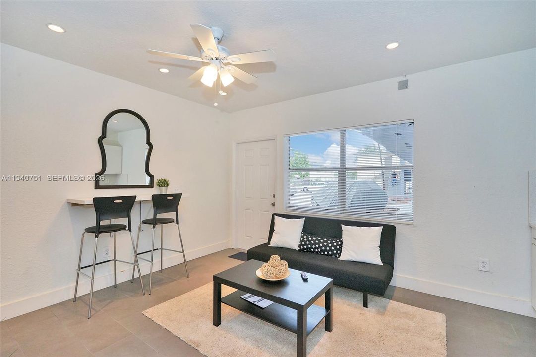 出租: $1,650 (1 贝兹, 1 浴室, 540 平方英尺)