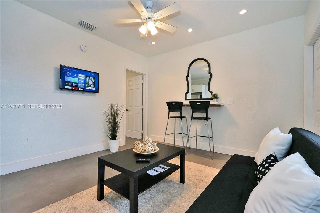 出租: $1,650 (1 贝兹, 1 浴室, 540 平方英尺)