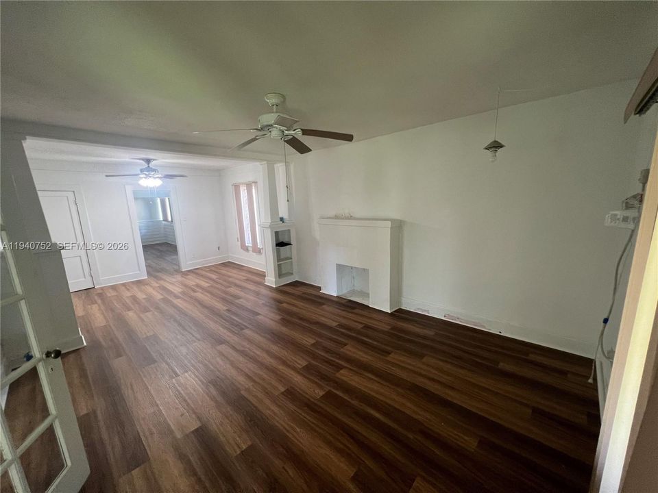 For Rent: $2,300 (2 beds, 1 baths, 1588 Square Feet)