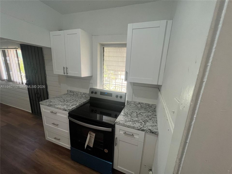 For Rent: $2,300 (2 beds, 1 baths, 1588 Square Feet)