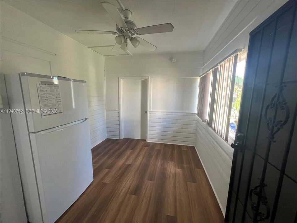 For Rent: $2,300 (2 beds, 1 baths, 1588 Square Feet)