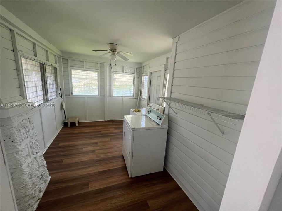 For Rent: $2,300 (2 beds, 1 baths, 1588 Square Feet)