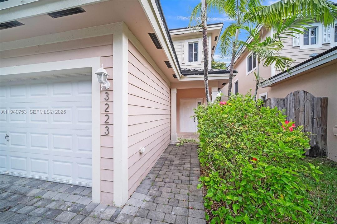 En Venta: $452,000 (5 camas, 3 baños, 2170 Pies cuadrados)