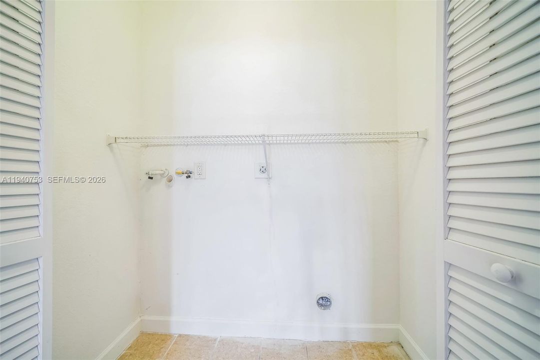 En Venta: $452,000 (5 camas, 3 baños, 2170 Pies cuadrados)