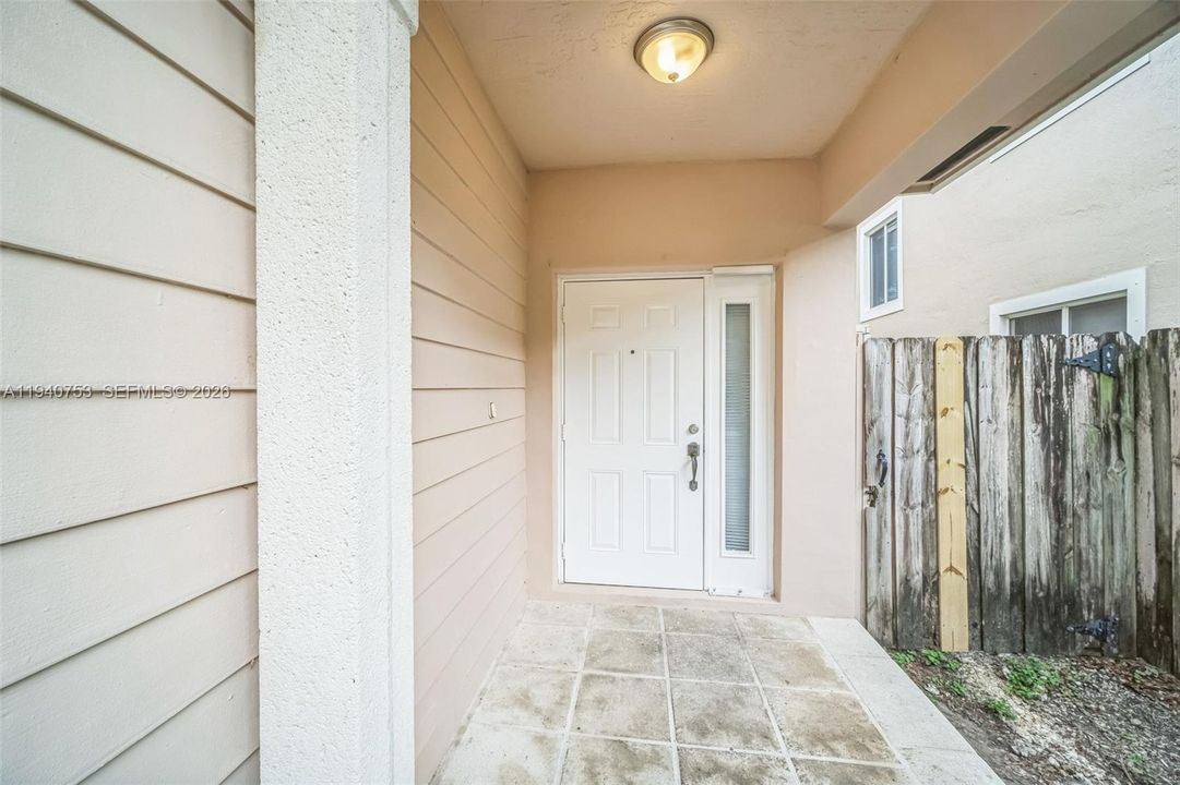 En Venta: $452,000 (5 camas, 3 baños, 2170 Pies cuadrados)