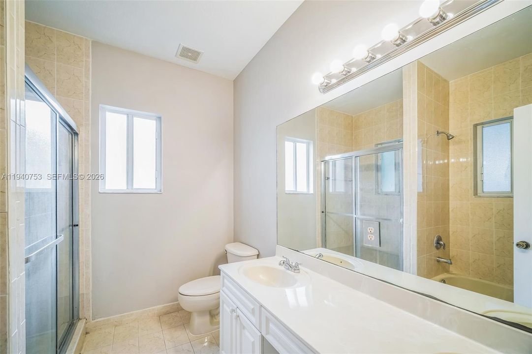 En Venta: $452,000 (5 camas, 3 baños, 2170 Pies cuadrados)