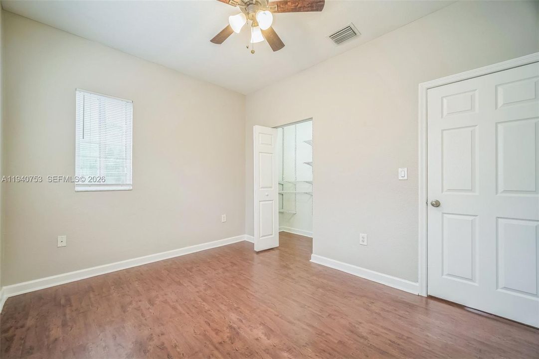 En Venta: $452,000 (5 camas, 3 baños, 2170 Pies cuadrados)