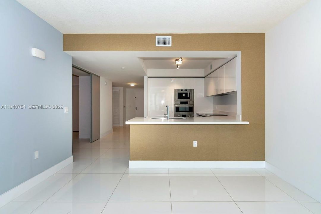 待售: $1,275,000 (2 贝兹, 3 浴室, 1541 平方英尺)