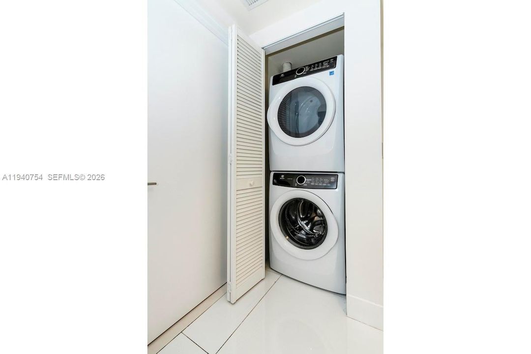 待售: $1,275,000 (2 贝兹, 3 浴室, 1541 平方英尺)