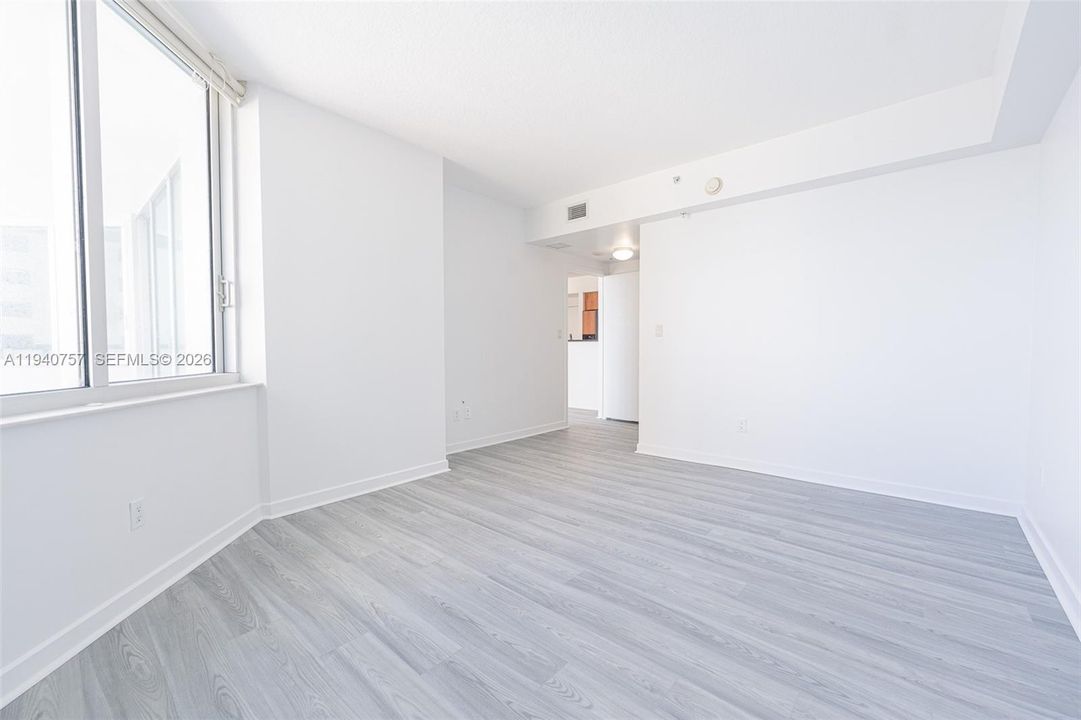 待售: $625,000 (2 贝兹, 2 浴室, 1169 平方英尺)