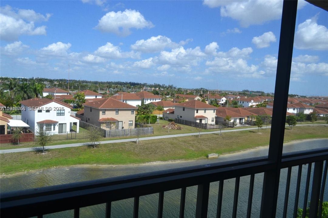 В аренду: $2,400 (2 спален, 2 ванн, 1014 Квадратных фут)