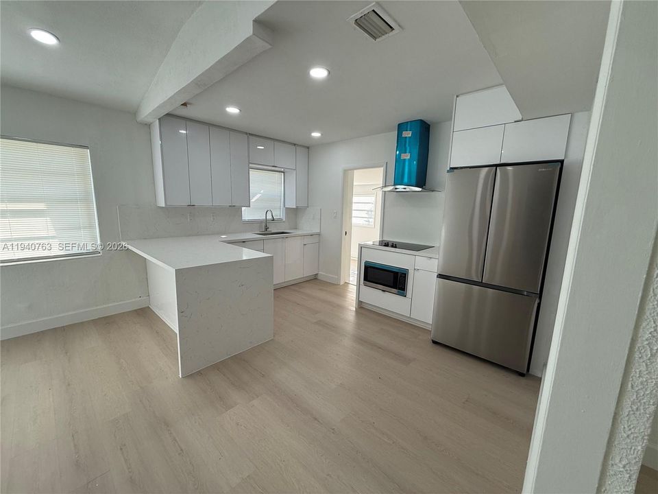 待售: $459,000 (3 贝兹, 1 浴室, 1044 平方英尺)