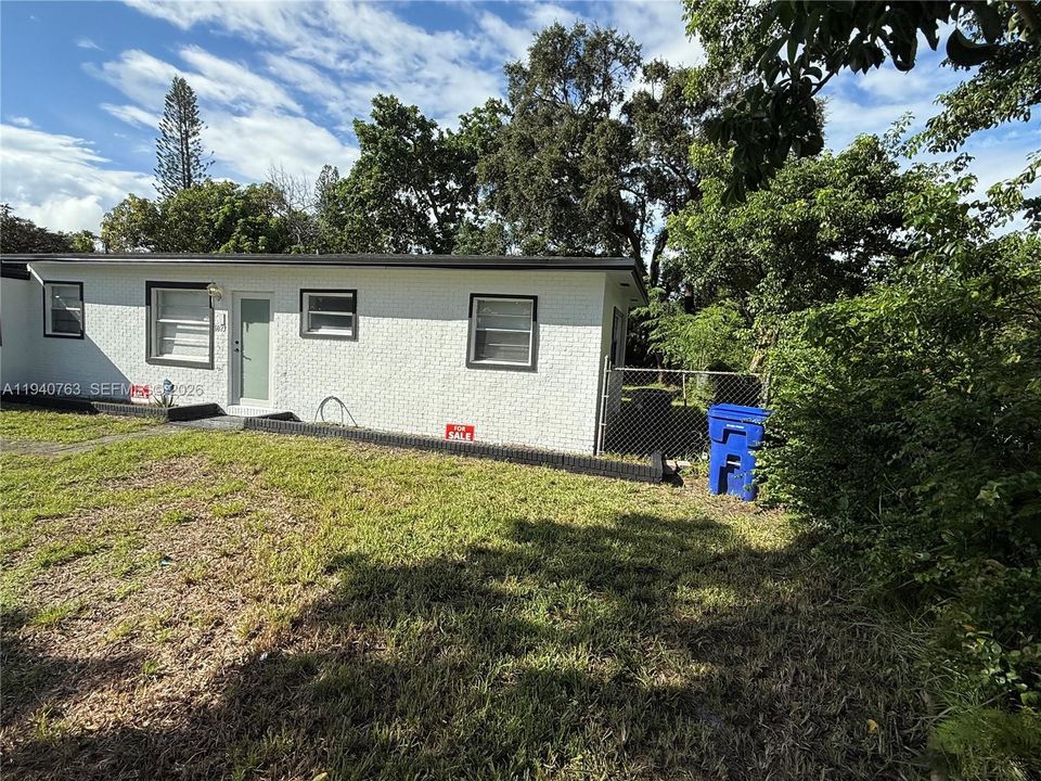 待售: $459,000 (3 贝兹, 1 浴室, 1044 平方英尺)