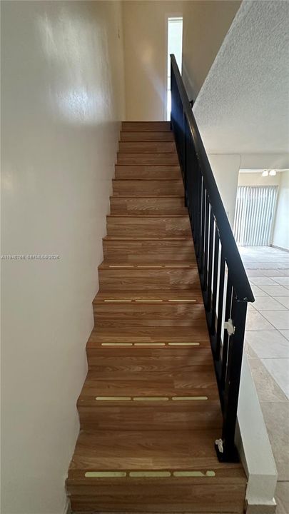 For Rent: $1,700 (2 beds, 1 baths, 850 Square Feet)