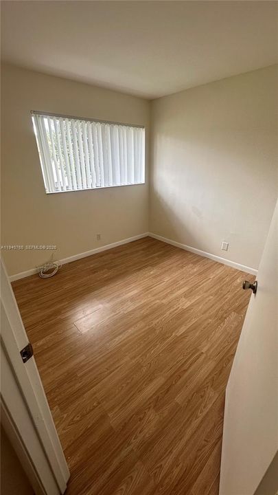 For Rent: $1,700 (2 beds, 1 baths, 850 Square Feet)