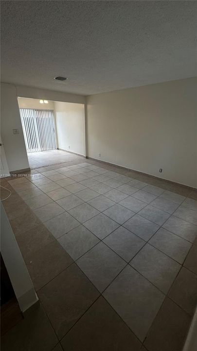 For Rent: $1,700 (2 beds, 1 baths, 850 Square Feet)