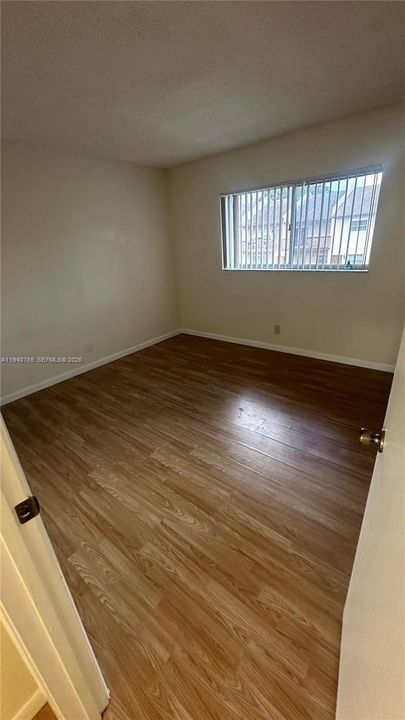 For Rent: $1,700 (2 beds, 1 baths, 850 Square Feet)