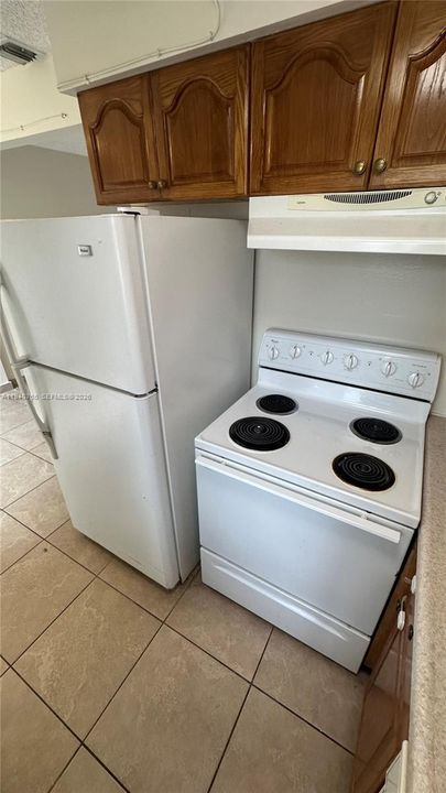 For Rent: $1,700 (2 beds, 1 baths, 850 Square Feet)