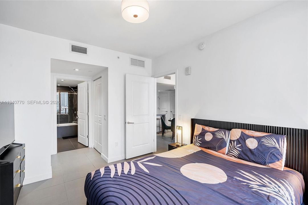 For Rent: $3,650 (2 beds, 2 baths, 882 Square Feet)