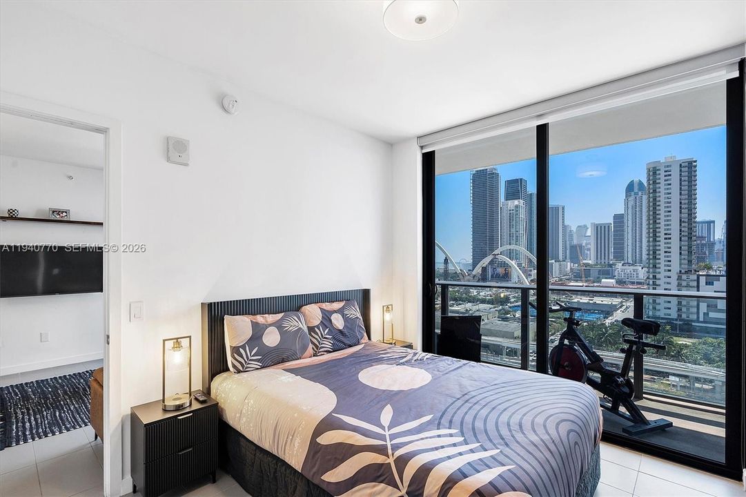 For Rent: $3,650 (2 beds, 2 baths, 882 Square Feet)