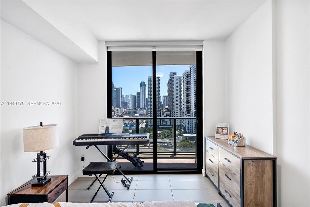 For Rent: $3,650 (2 beds, 2 baths, 882 Square Feet)