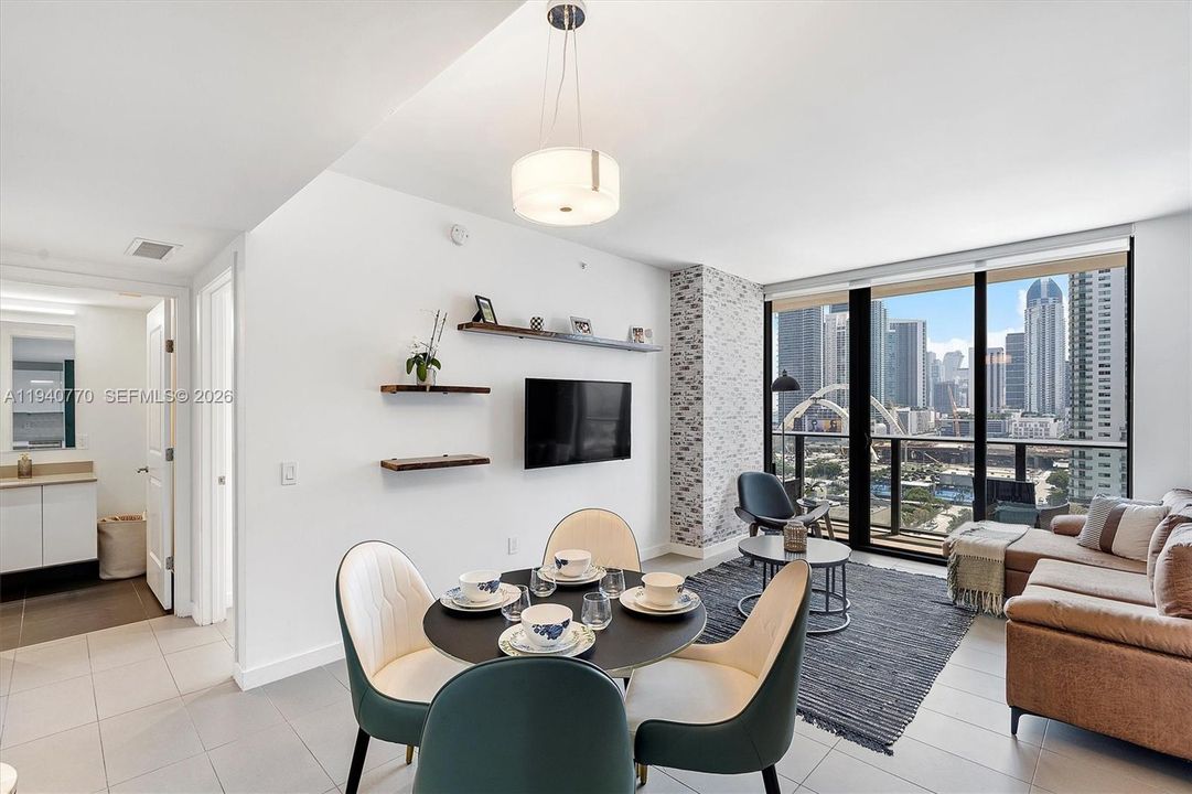 For Rent: $3,650 (2 beds, 2 baths, 882 Square Feet)