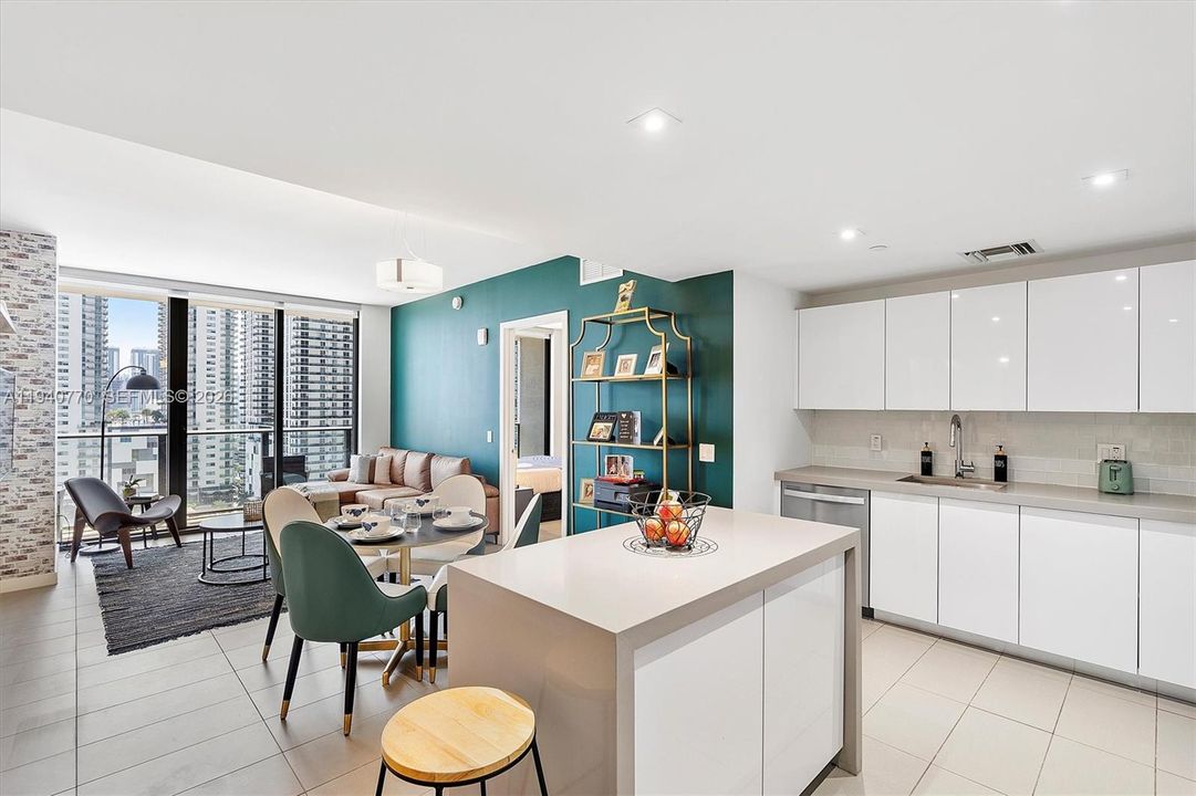 For Rent: $3,650 (2 beds, 2 baths, 882 Square Feet)