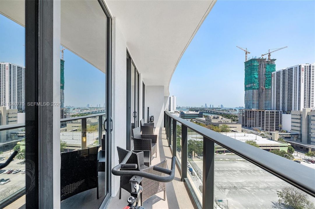 For Rent: $3,650 (2 beds, 2 baths, 882 Square Feet)