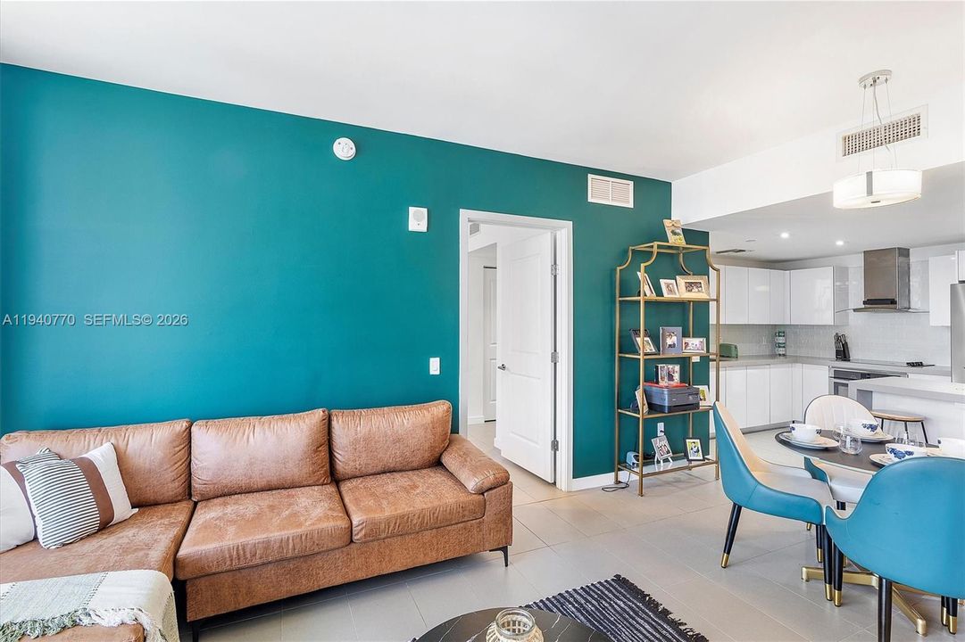 For Rent: $3,650 (2 beds, 2 baths, 882 Square Feet)