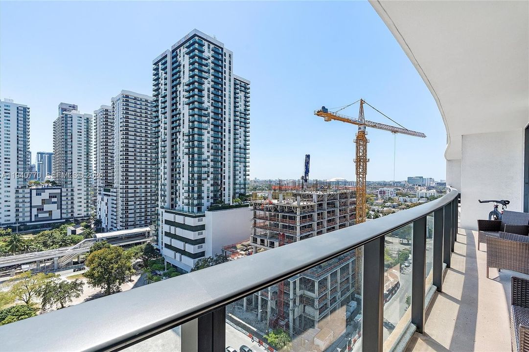 For Rent: $3,650 (2 beds, 2 baths, 882 Square Feet)