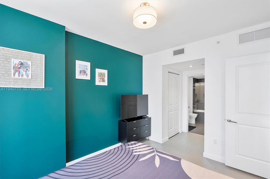 For Rent: $3,650 (2 beds, 2 baths, 882 Square Feet)