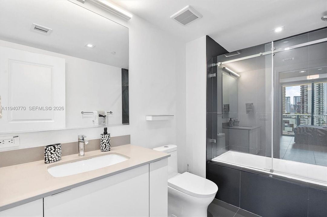 For Rent: $3,650 (2 beds, 2 baths, 882 Square Feet)