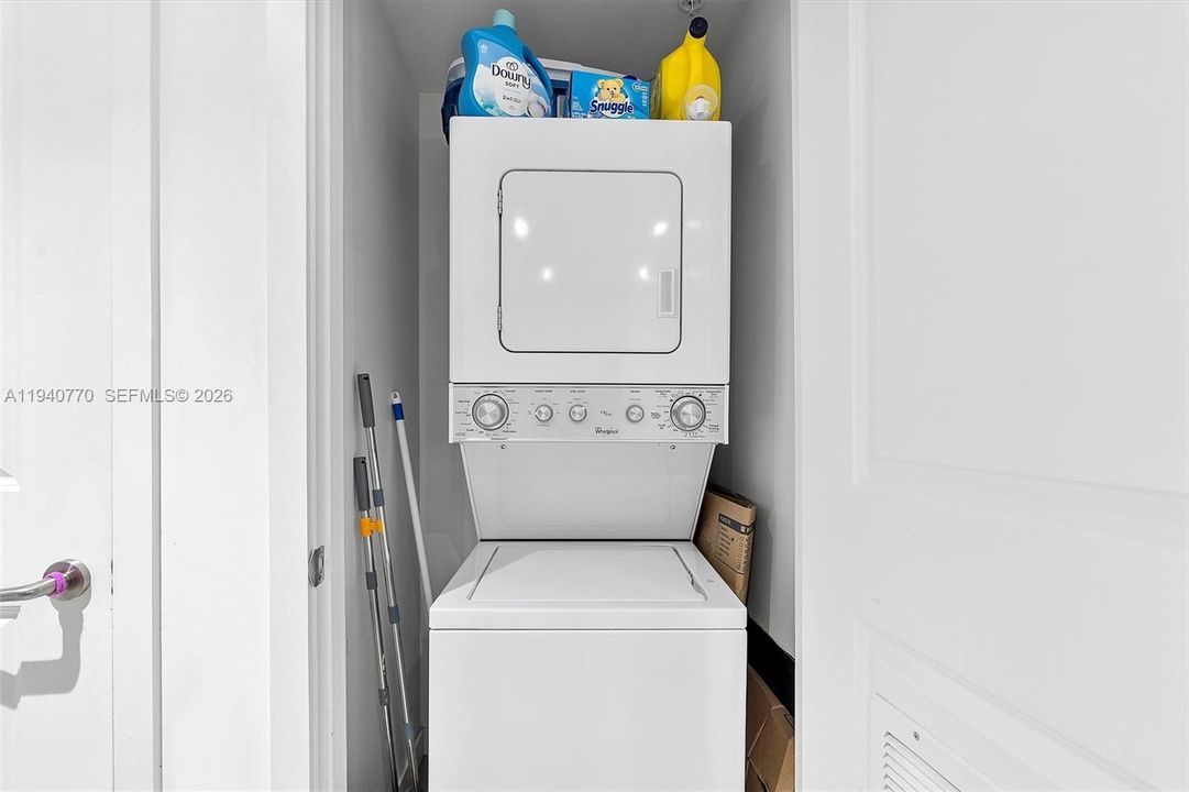 For Rent: $3,650 (2 beds, 2 baths, 882 Square Feet)