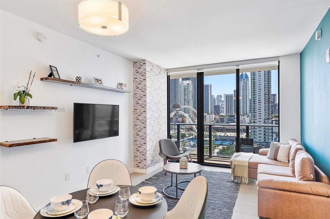 For Rent: $3,650 (2 beds, 2 baths, 882 Square Feet)