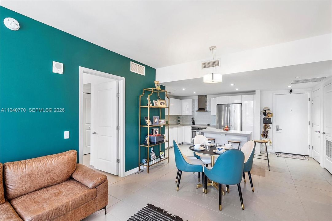 For Rent: $3,650 (2 beds, 2 baths, 882 Square Feet)