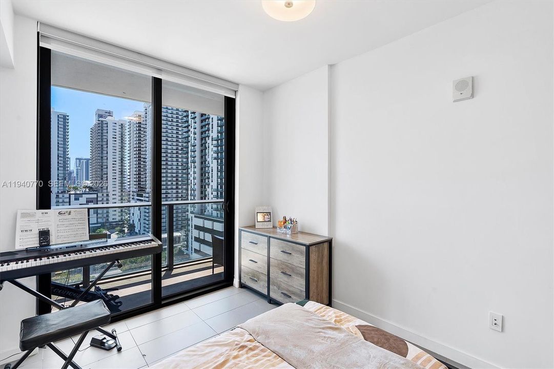 For Rent: $3,650 (2 beds, 2 baths, 882 Square Feet)