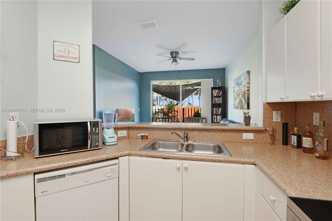 На продажу: $535,000 (3 спален, 3 ванн, 1775 Квадратных фут)