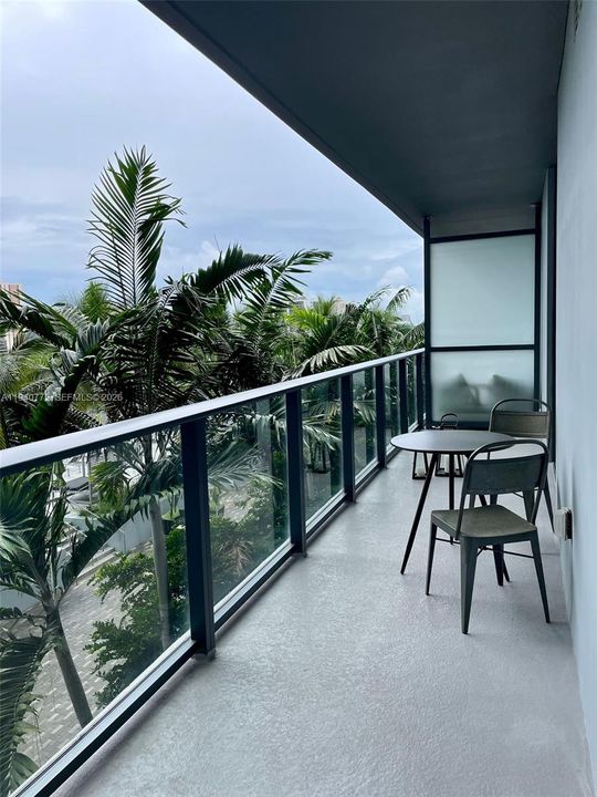 For Sale: $559,000 (1 beds, 2 baths, 868 Square Feet)