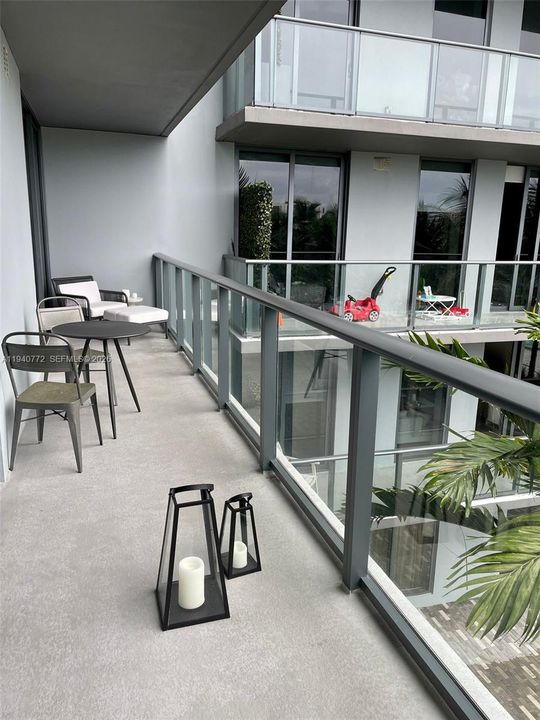 For Sale: $559,000 (1 beds, 2 baths, 868 Square Feet)