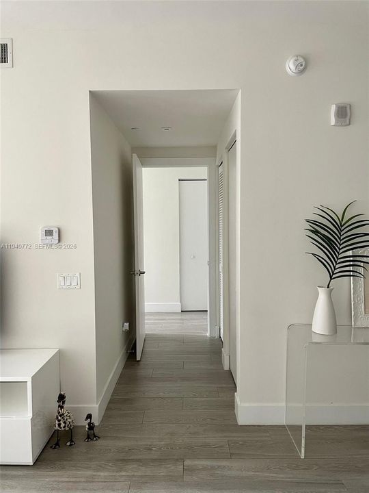 For Sale: $559,000 (1 beds, 2 baths, 868 Square Feet)